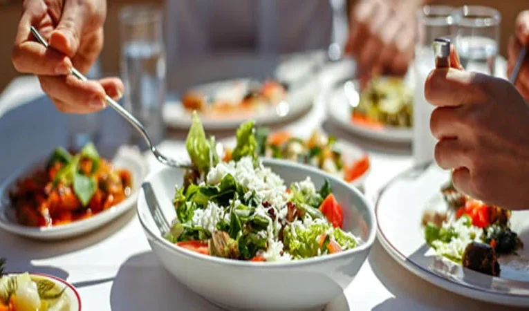 দ্রুত খাওয়ার অভ্যাস কমাবেন যেভাবে